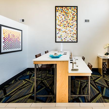 Holiday Inn Express & Suites Charlotte Arpt-Belmont By Ihg Екстер'єр фото