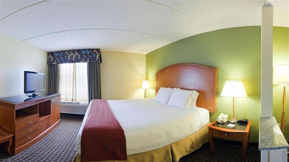 Holiday Inn Express & Suites Charlotte Arpt-Belmont By Ihg Екстер'єр фото