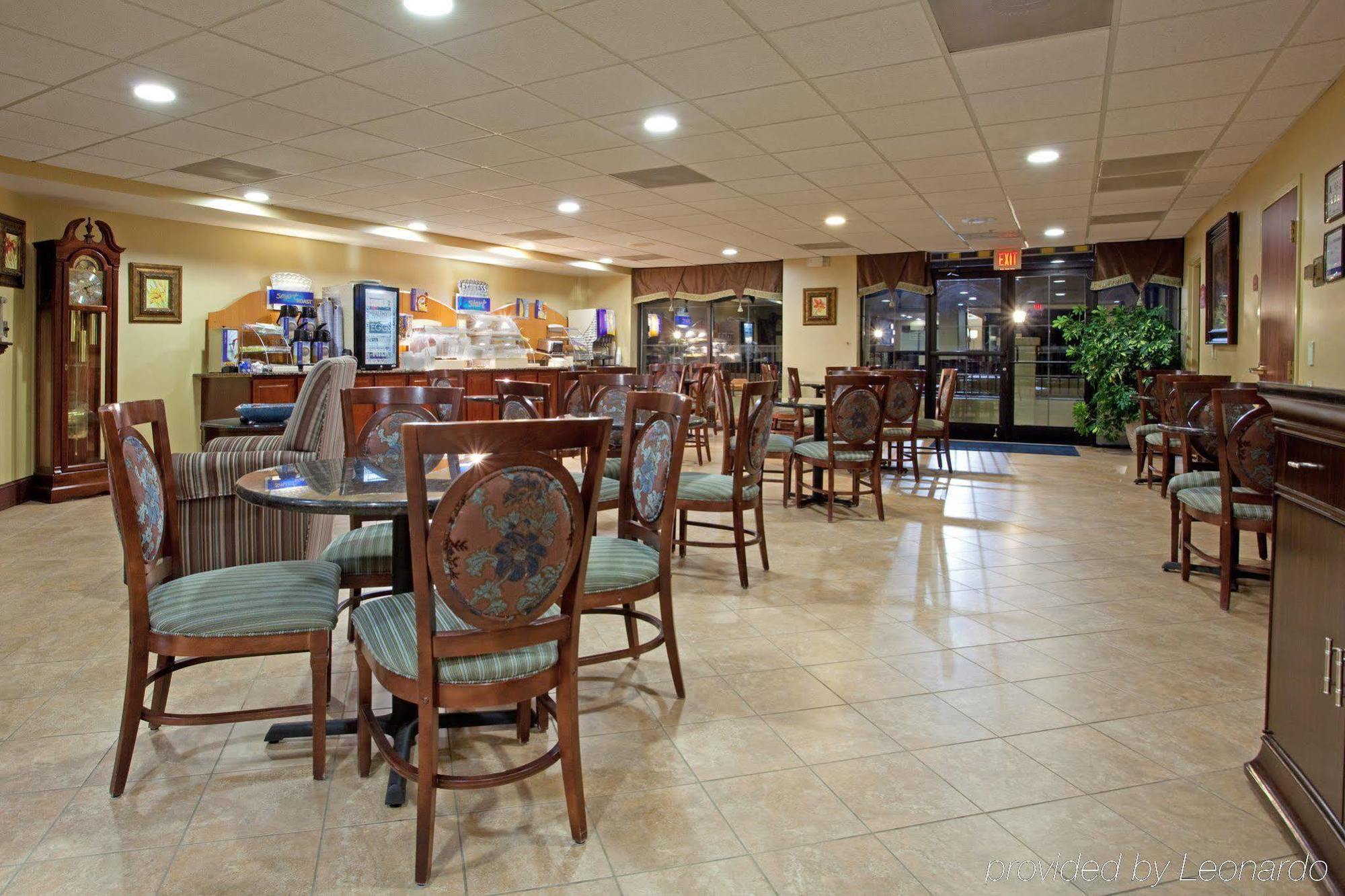 Holiday Inn Express & Suites Charlotte Arpt-Belmont By Ihg Екстер'єр фото
