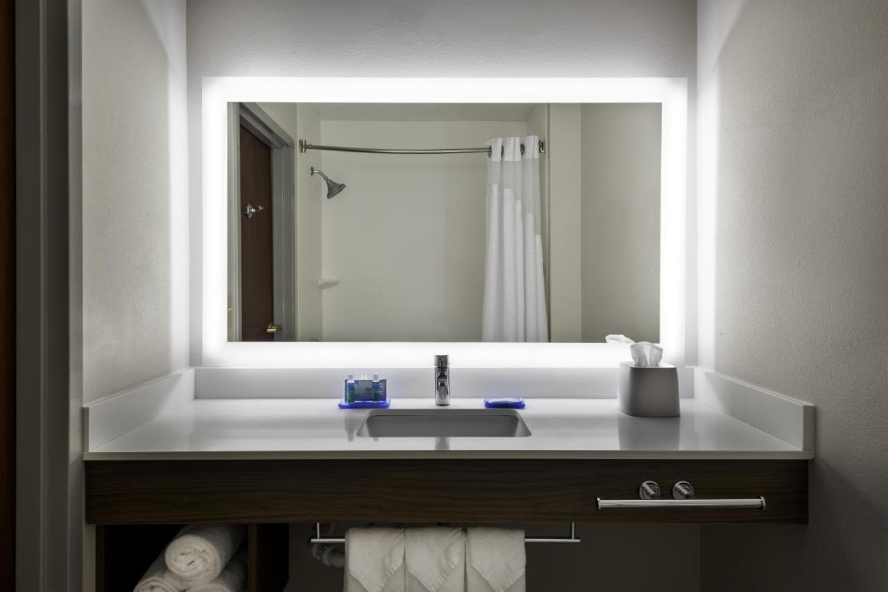 Holiday Inn Express & Suites Charlotte Arpt-Belmont By Ihg Екстер'єр фото